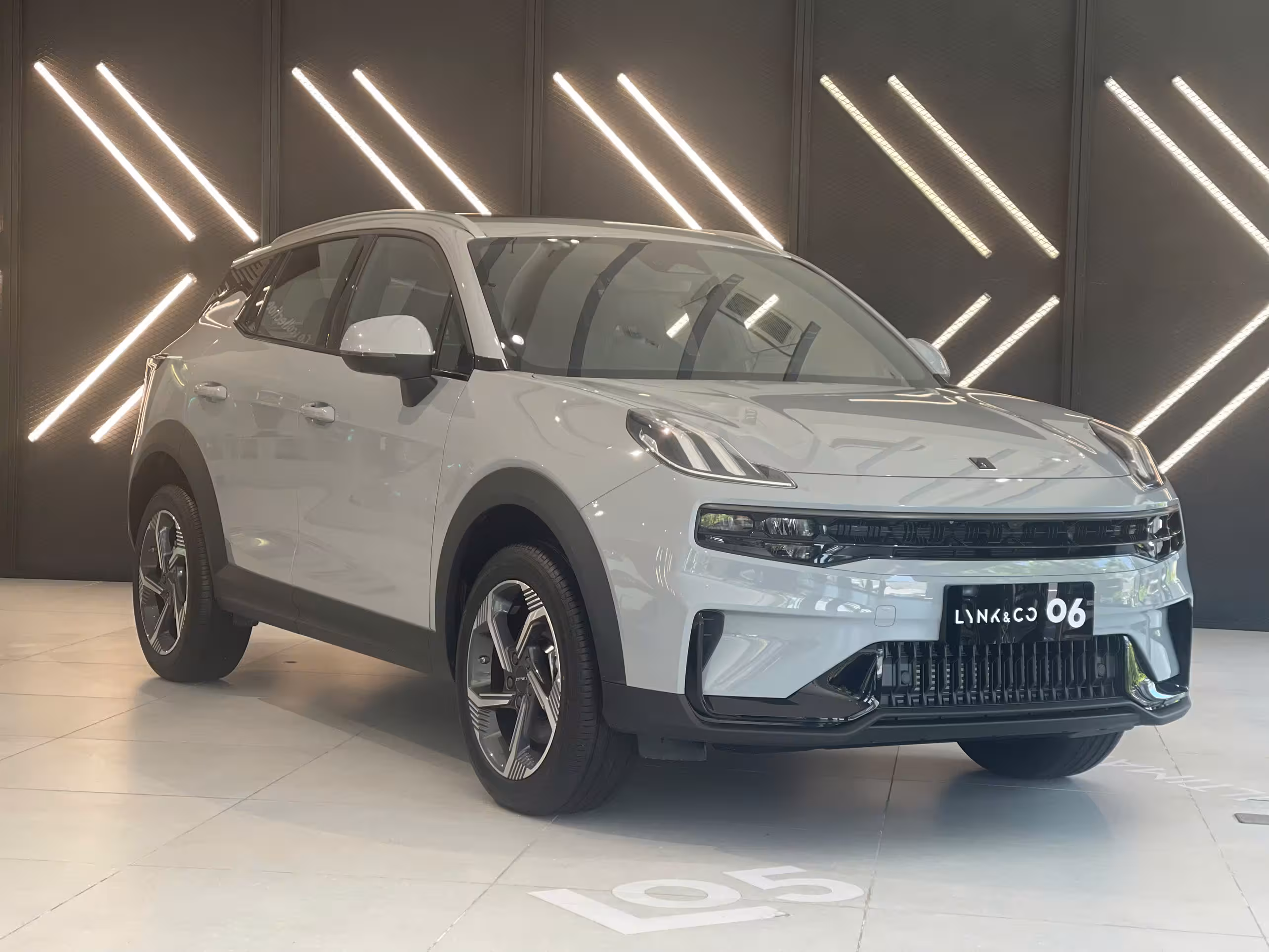 LynkCo 06 Core Plus